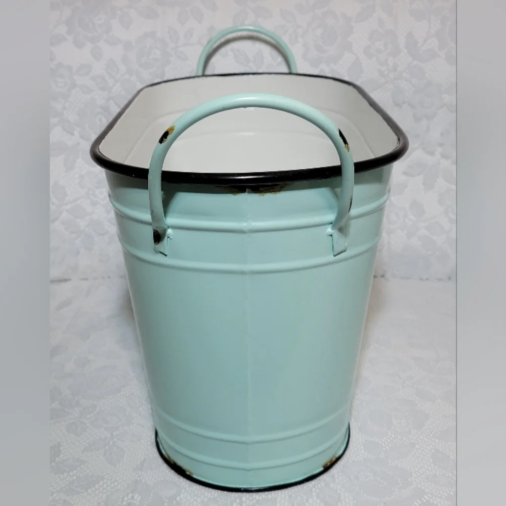 Large Farmhouse Metal Poultry Feed Bin – Rustic Chicken Coop Storage Decor 20.5”